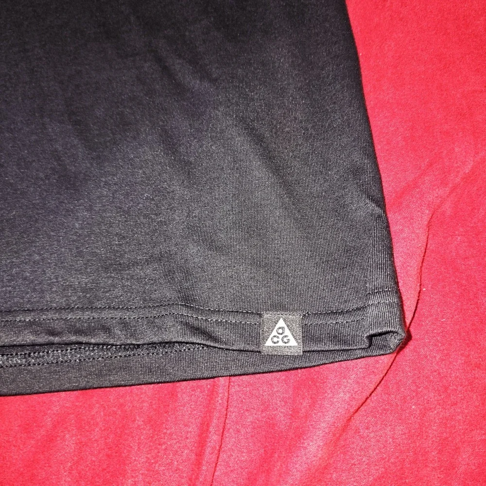 Nike ACG Black Iguana Graphic Dri-FIT T-Shirt HJ0884-010 size M